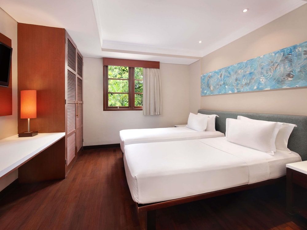 جناح بسريرين مزدوجين بشرفة بغرفتي نوم