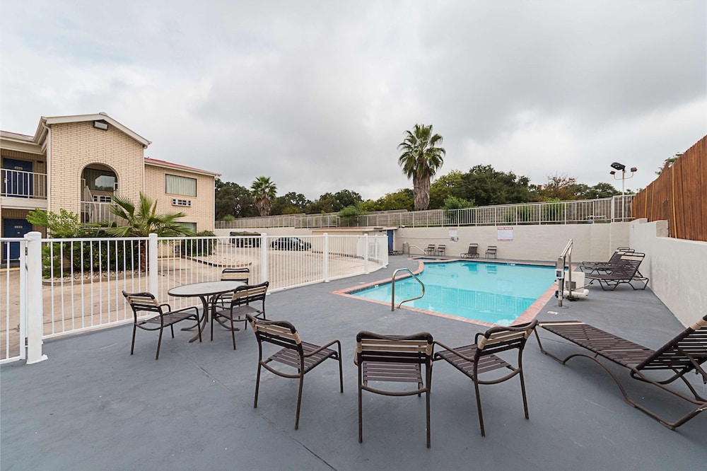 Motel6 San Antonio, TX - Fiesta Trails 31/49