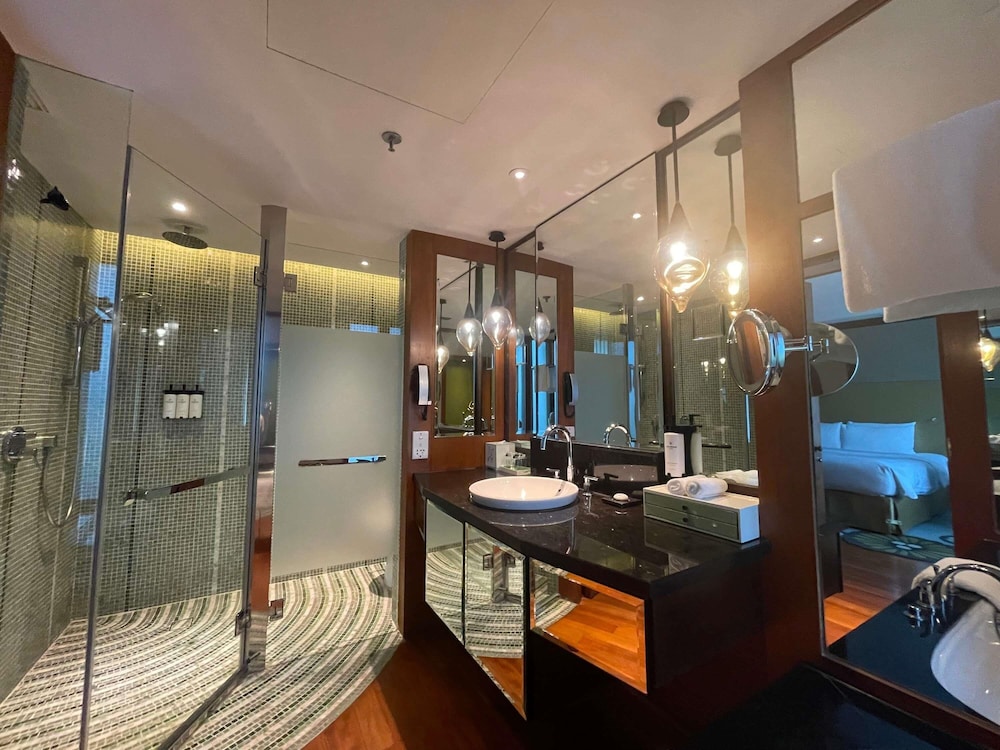 Sofitel Singapore Sentosa Resort and Spa 75/76