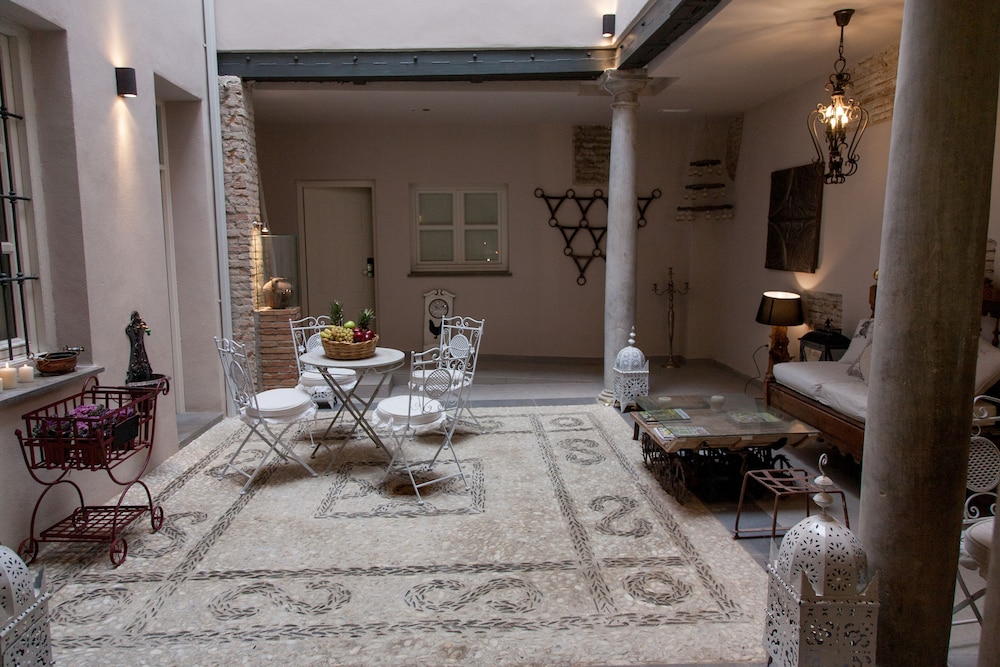Palacio Almagra 38/75