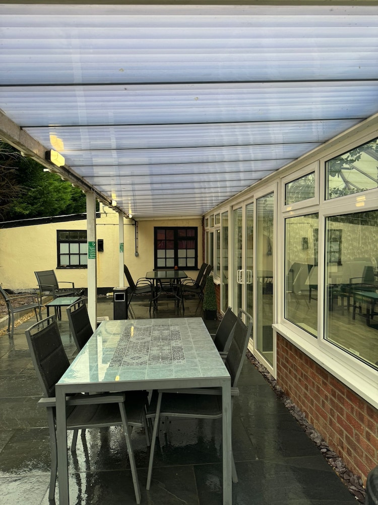 OYO Watton Vibe Hotel 25/50