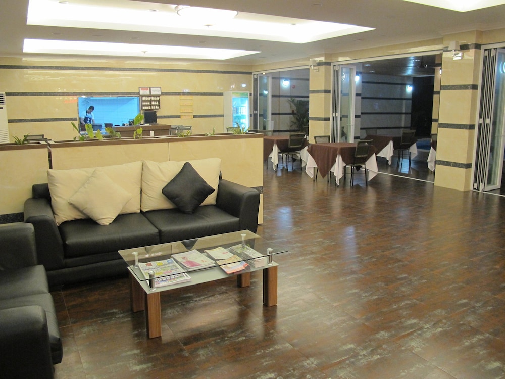 Townhouse Oak Vera Hotel Near Clark International Airport 39/57