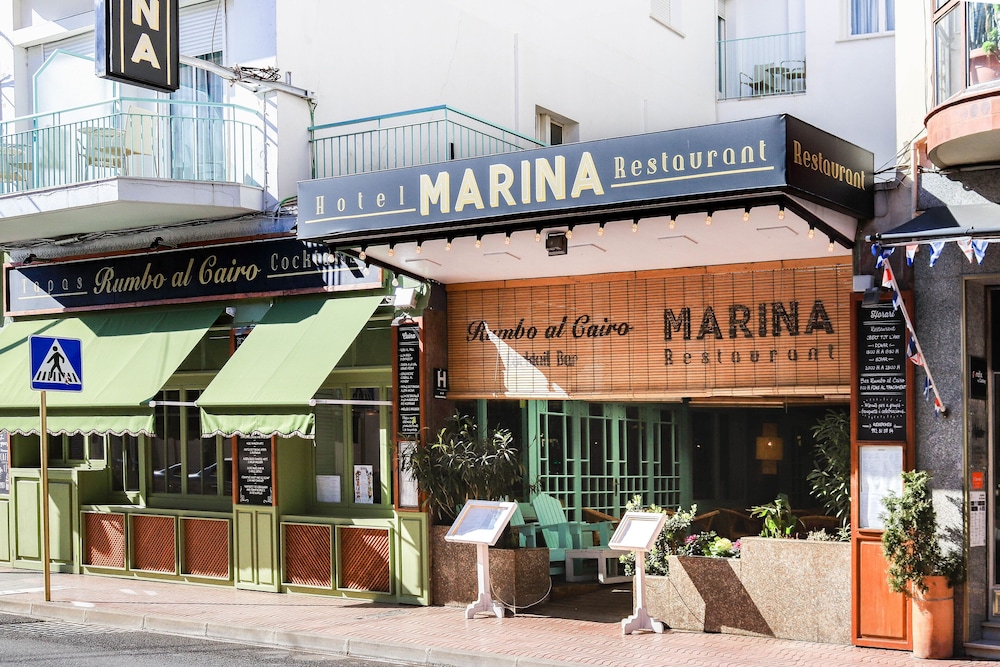 Marina Hotel 4/45