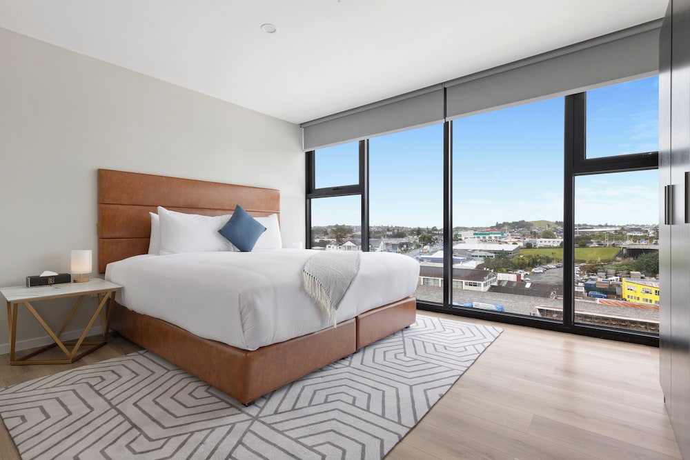 DELUXE, APARTMENT