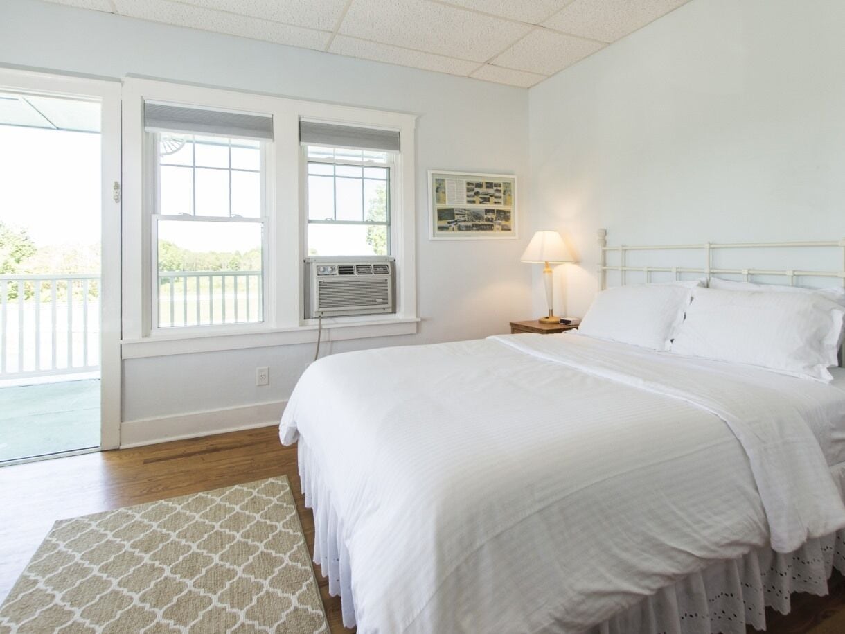 Beach House, Single, Queen Bed, Private Bathroom