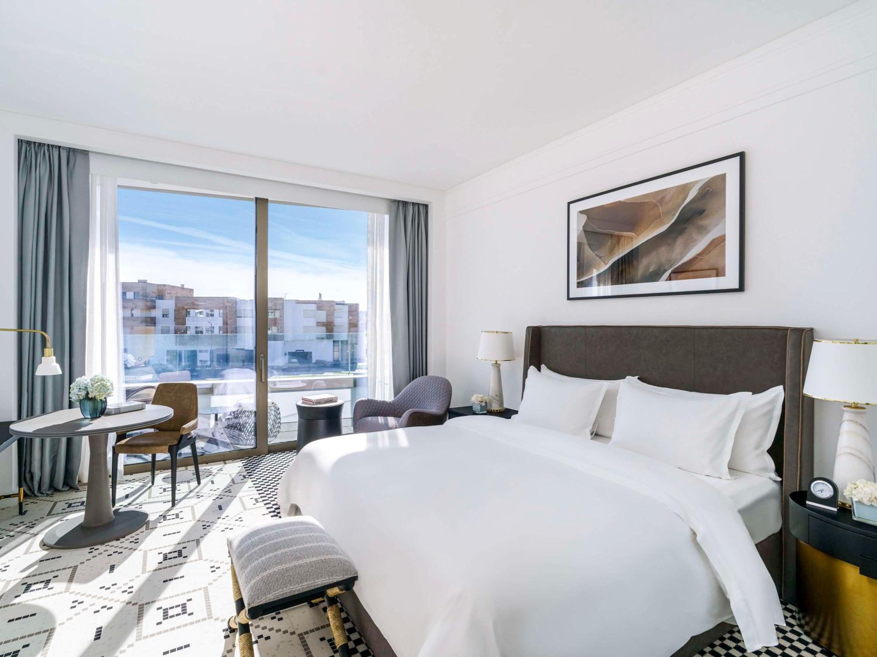 Fairmont Gold, Suite