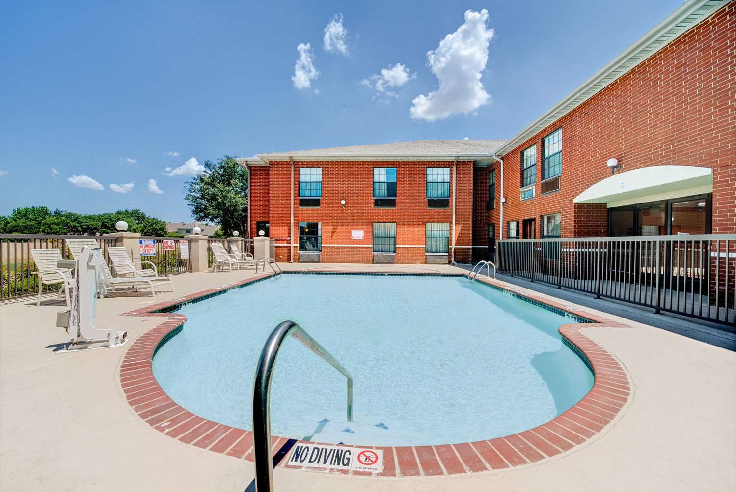 Days Inn by Wyndham Dallas Plano 15/31