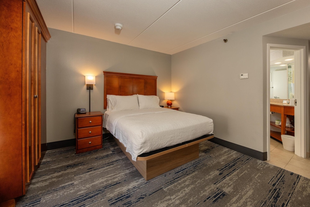 غرفة بسرير كوين، Hampton Inn Wheeling 4/7