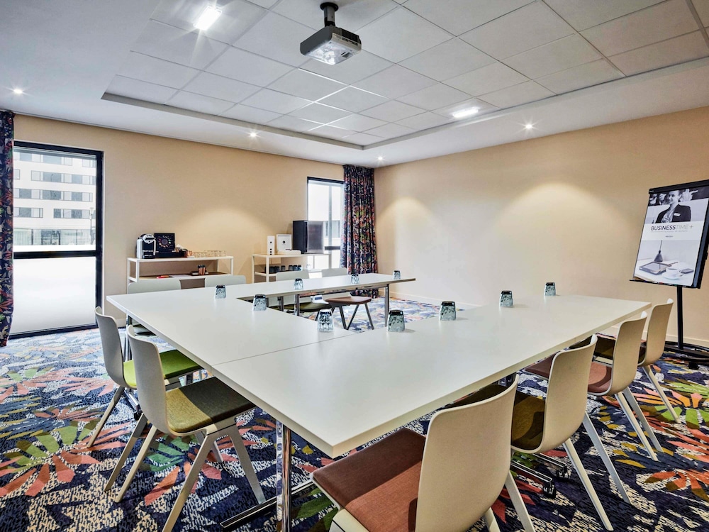 Mercure Paris Orly Tech Airport 67/78
