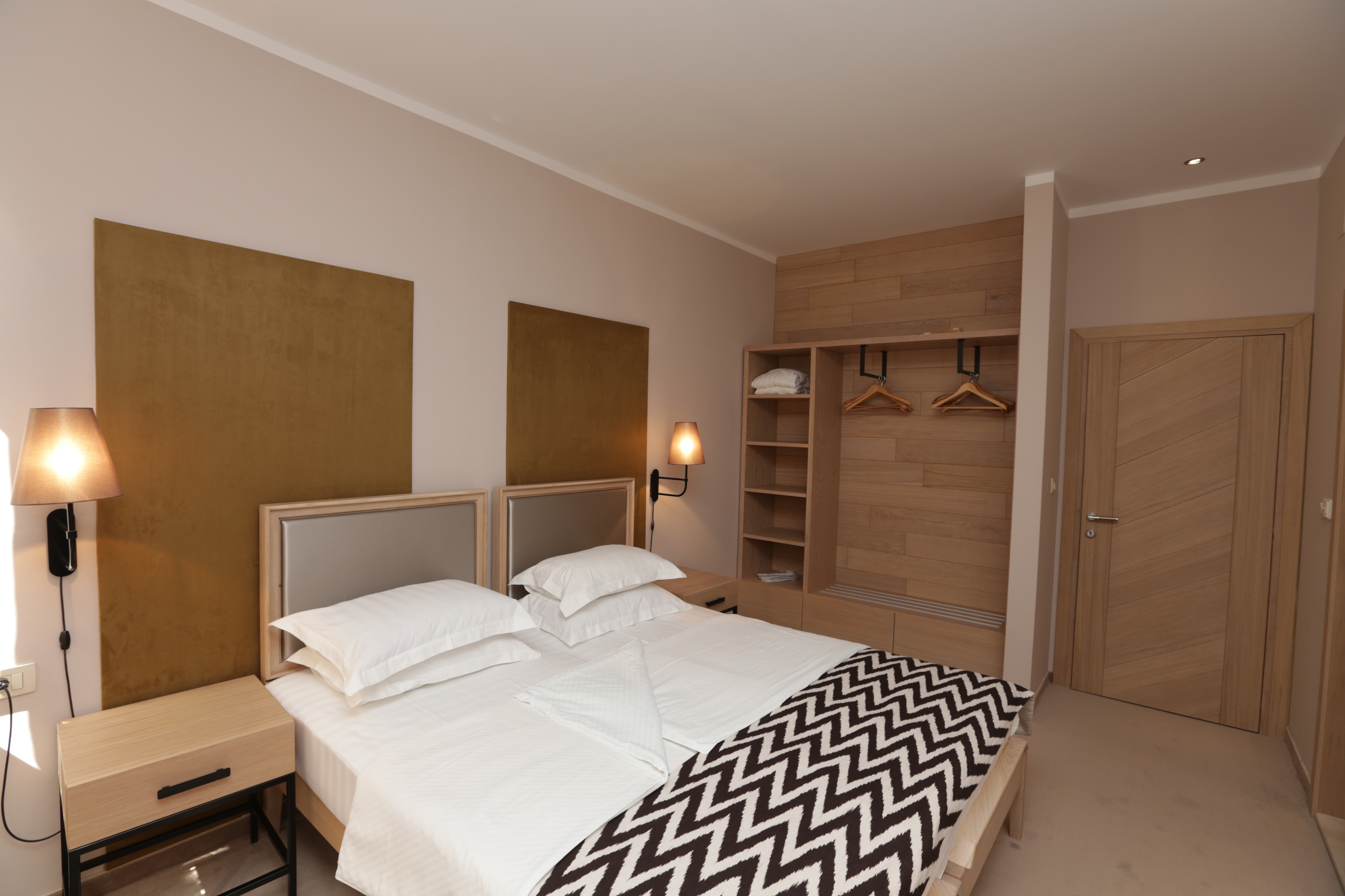 Tara Hotel 31/81