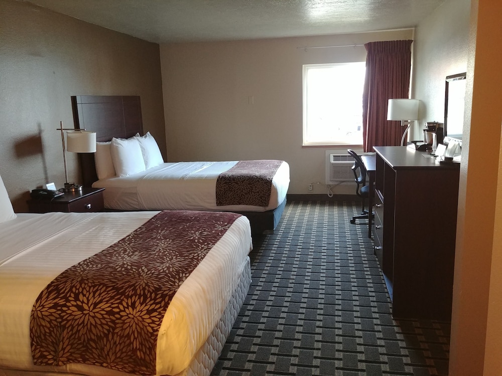 Boarders Inn and Suites Broken Bow 15/43
