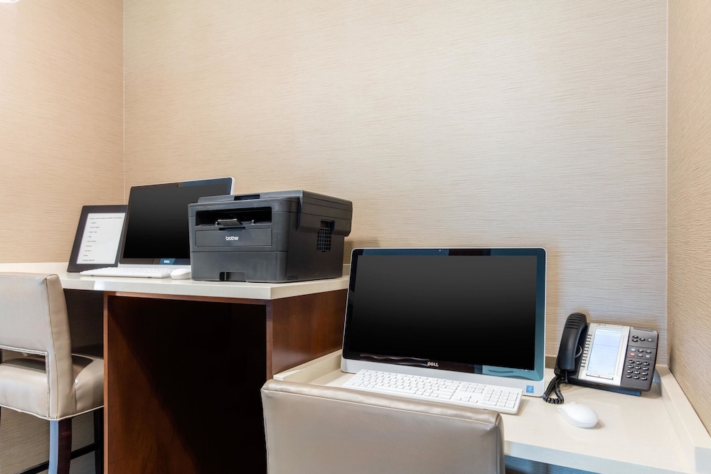 Comfort Inn & Suites At Crossplex Village 37/50