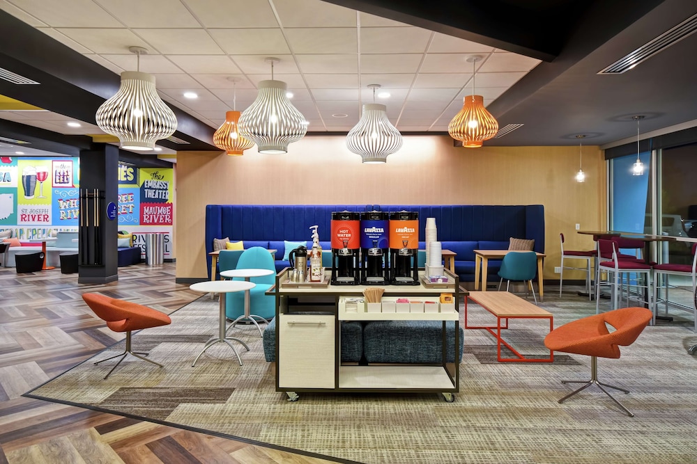 Tru by Hilton Fort Wayne, IN 50/56