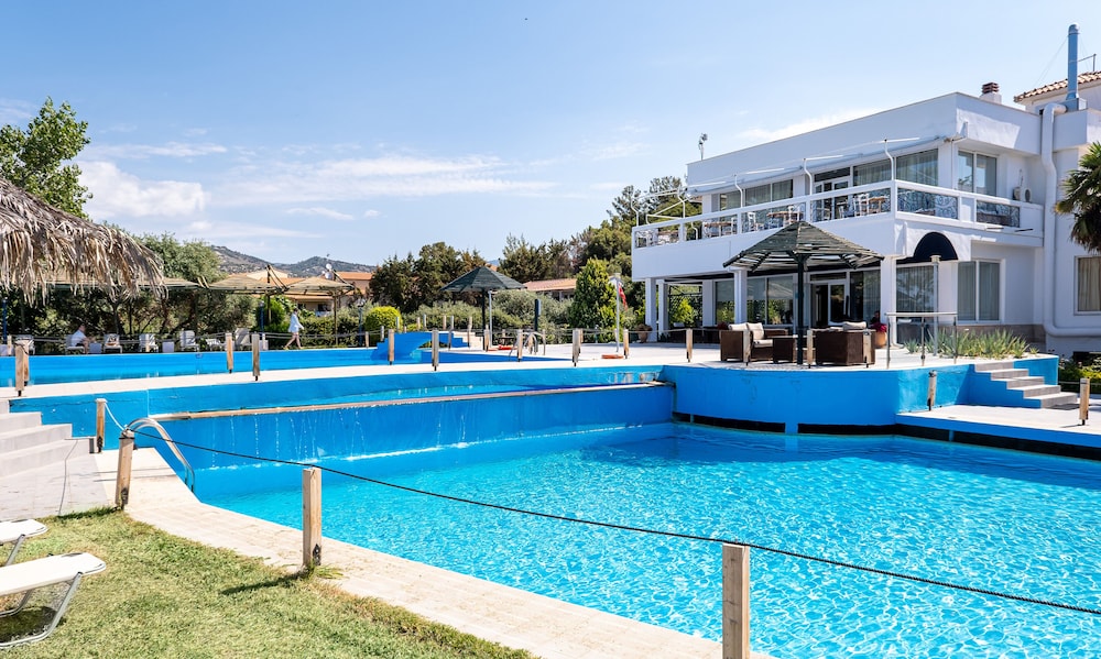 Kamari Beach Hotel 39/65