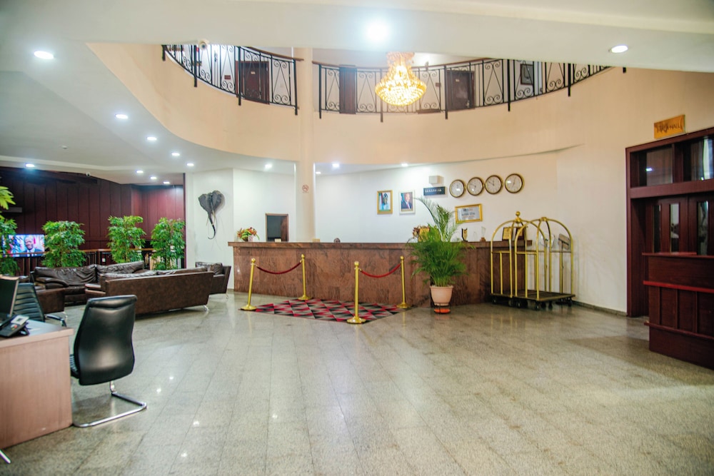 Denis Hotel 13/64