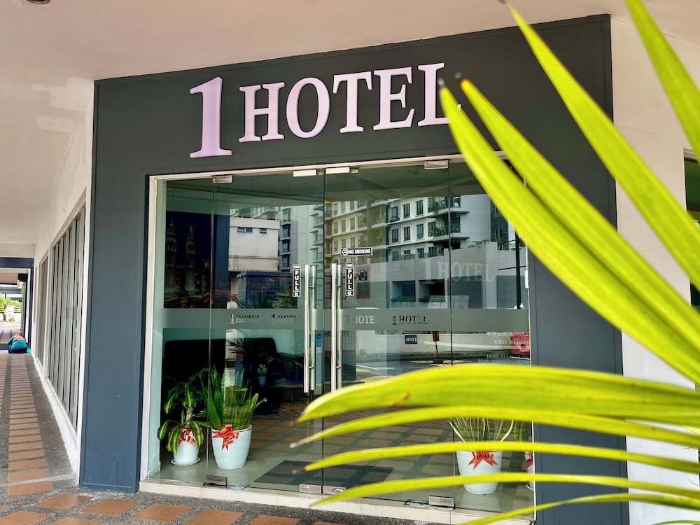 1 HOTEL KUCHAI LAMA 11/49