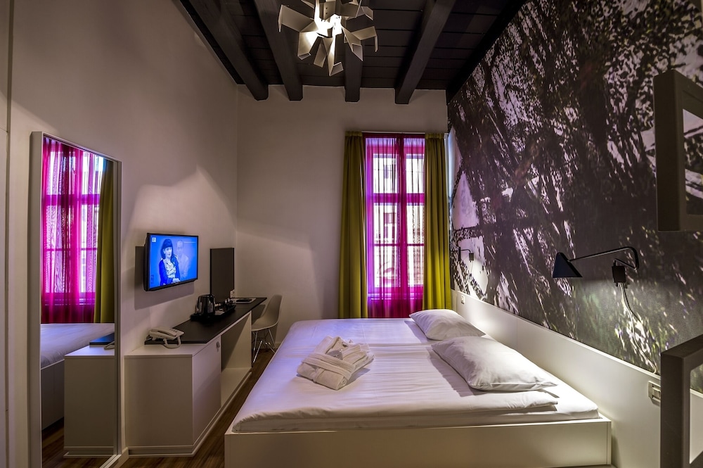 Art Hotel Like 40/59