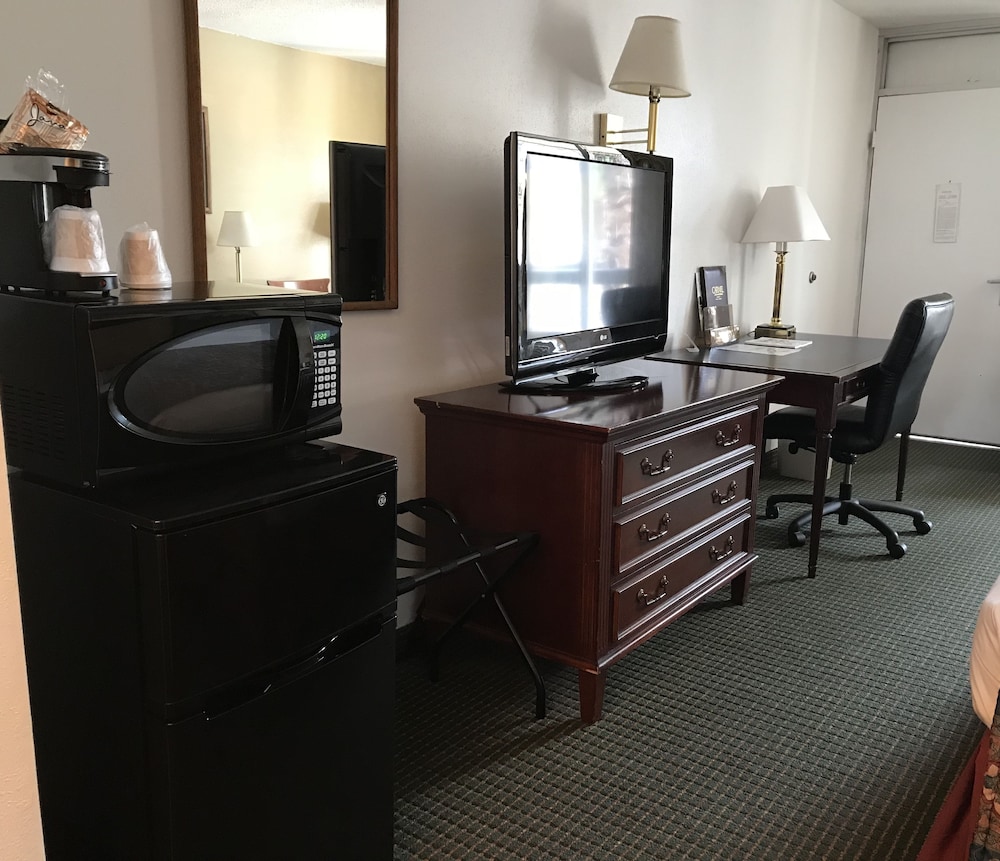 Carmel Inn Suites 41/47
