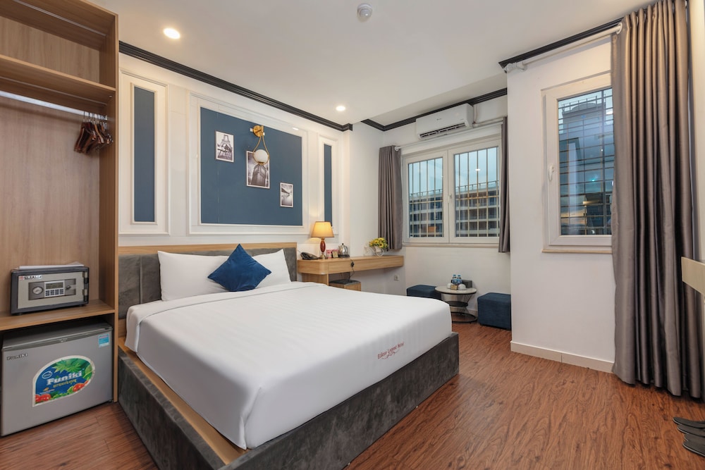 DELUXE, DOUBLE BED, CITY VIEW