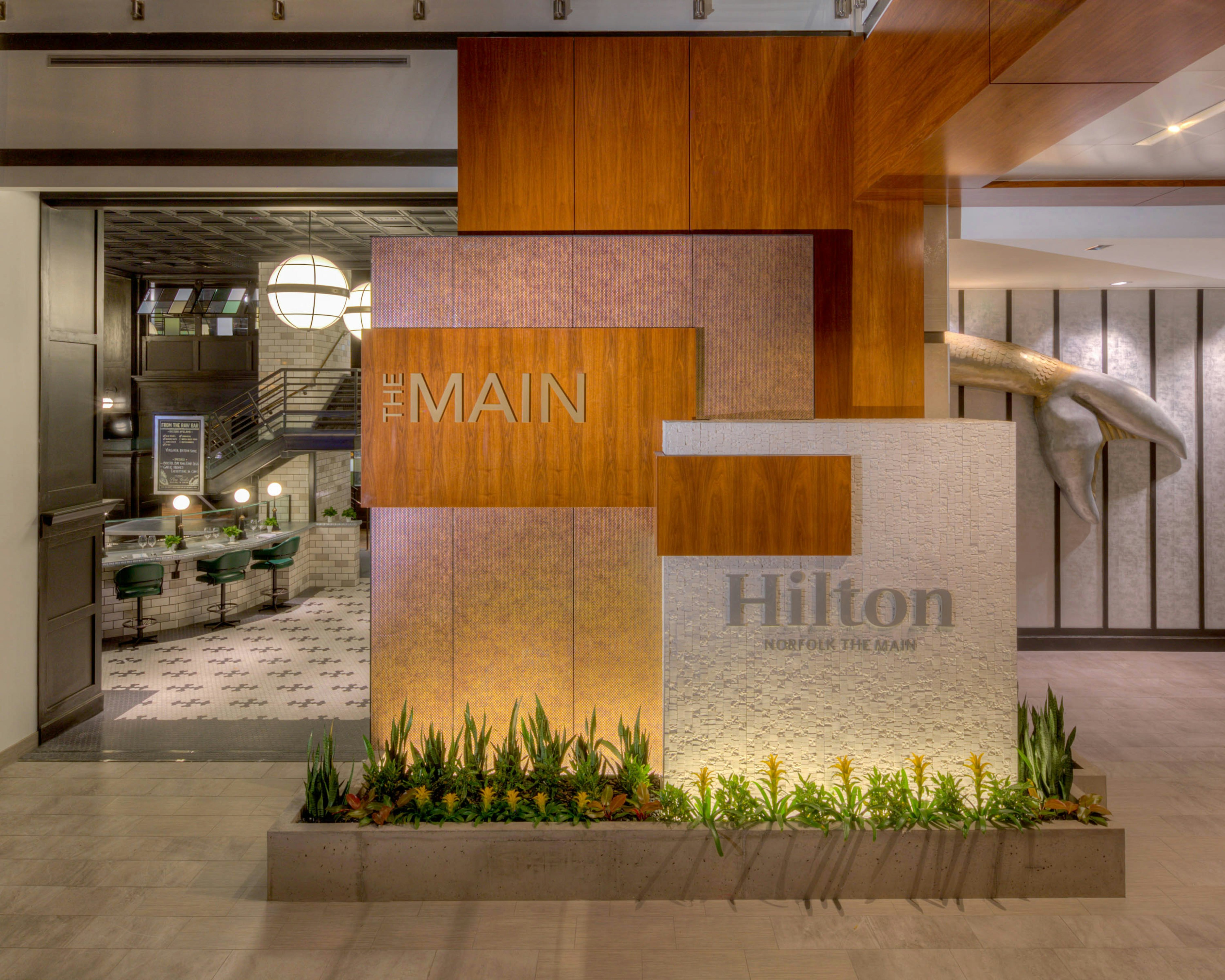 Hilton Norfolk The Main 7/80