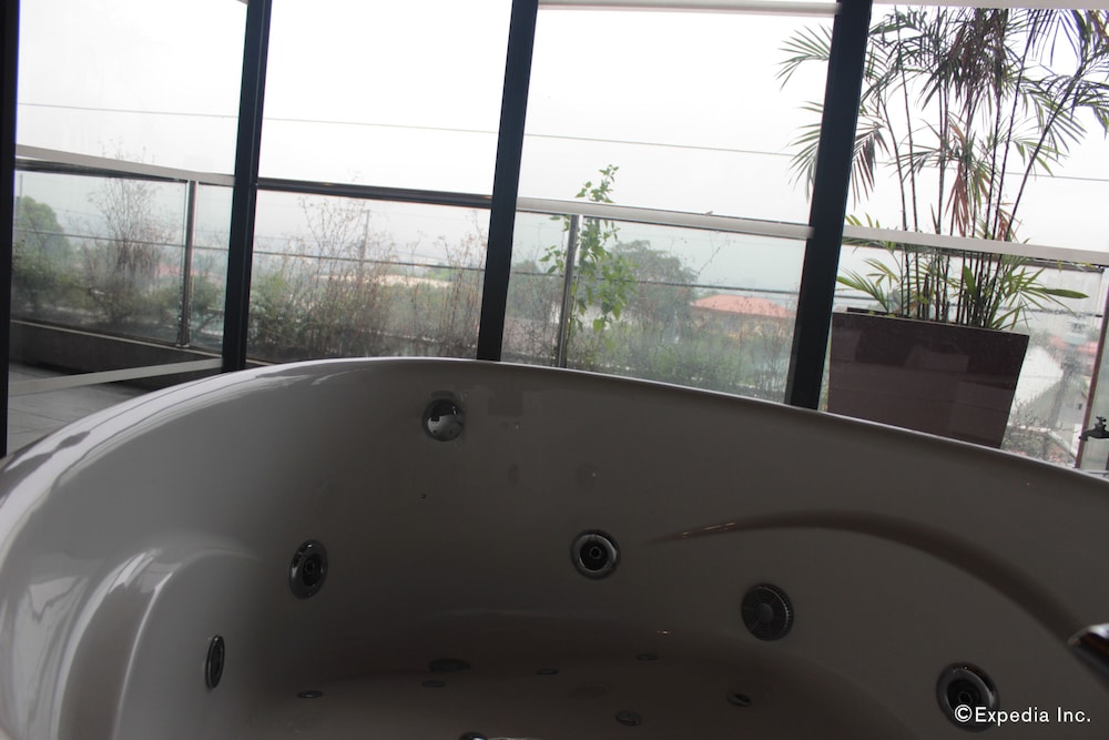 Soleste Suites 33/70