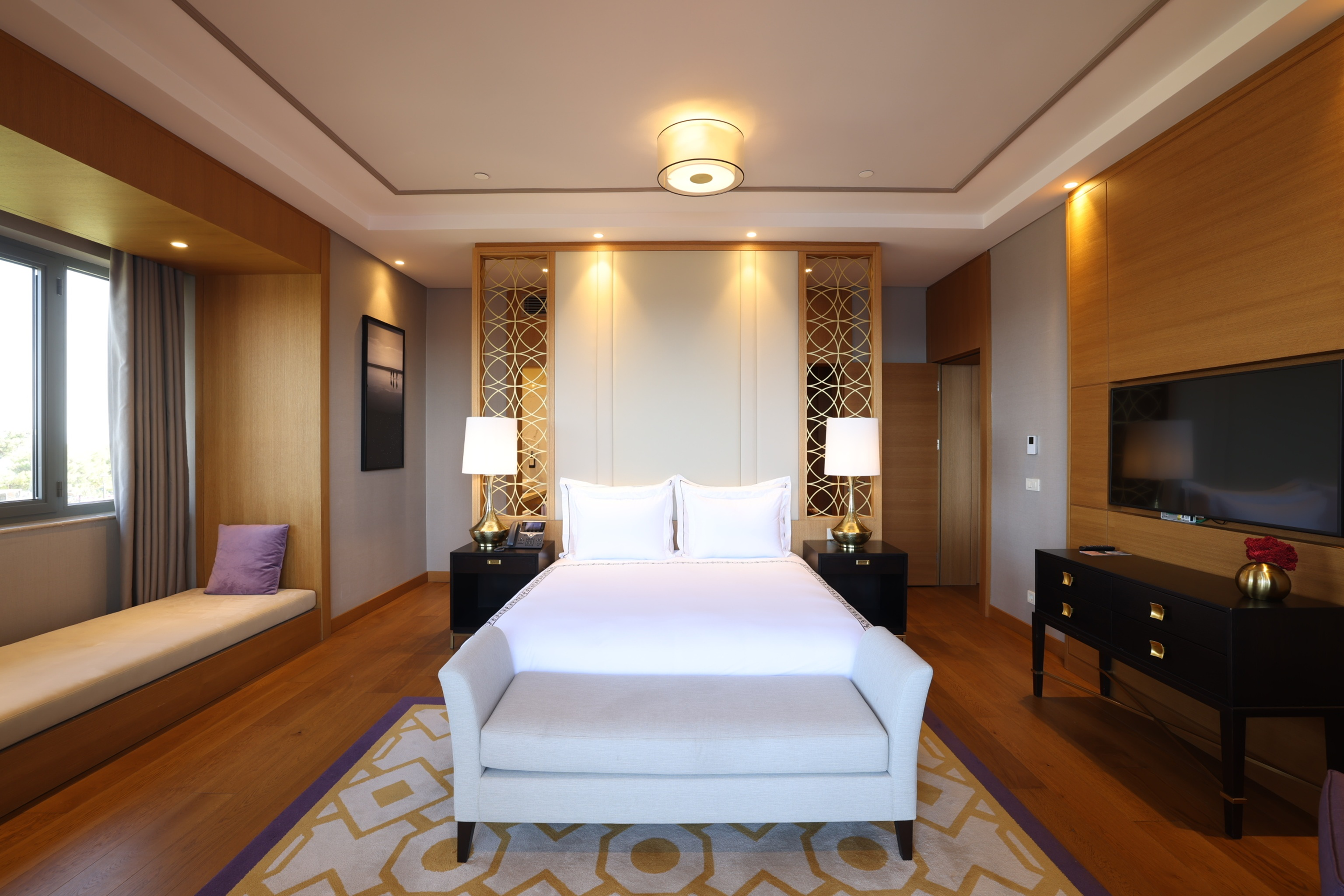 Executive, Suite, Land View