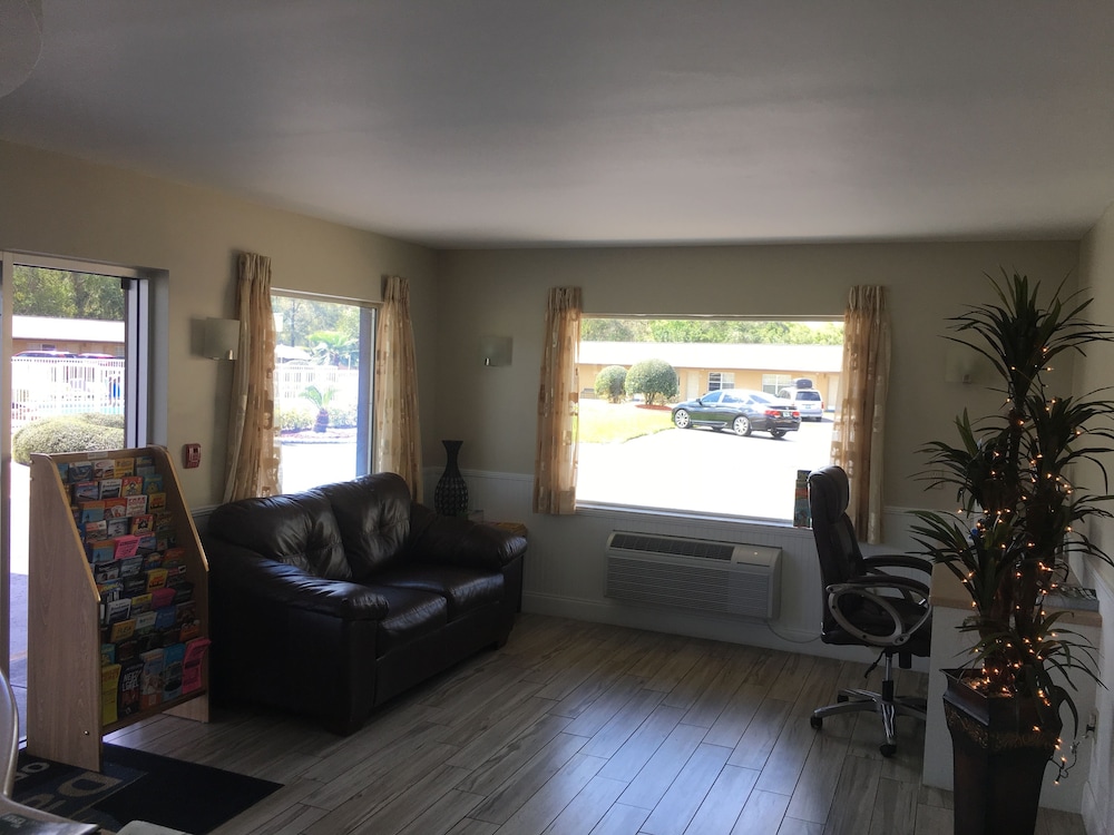 Days Inn By Wyndham Orange City/Deland 29/39