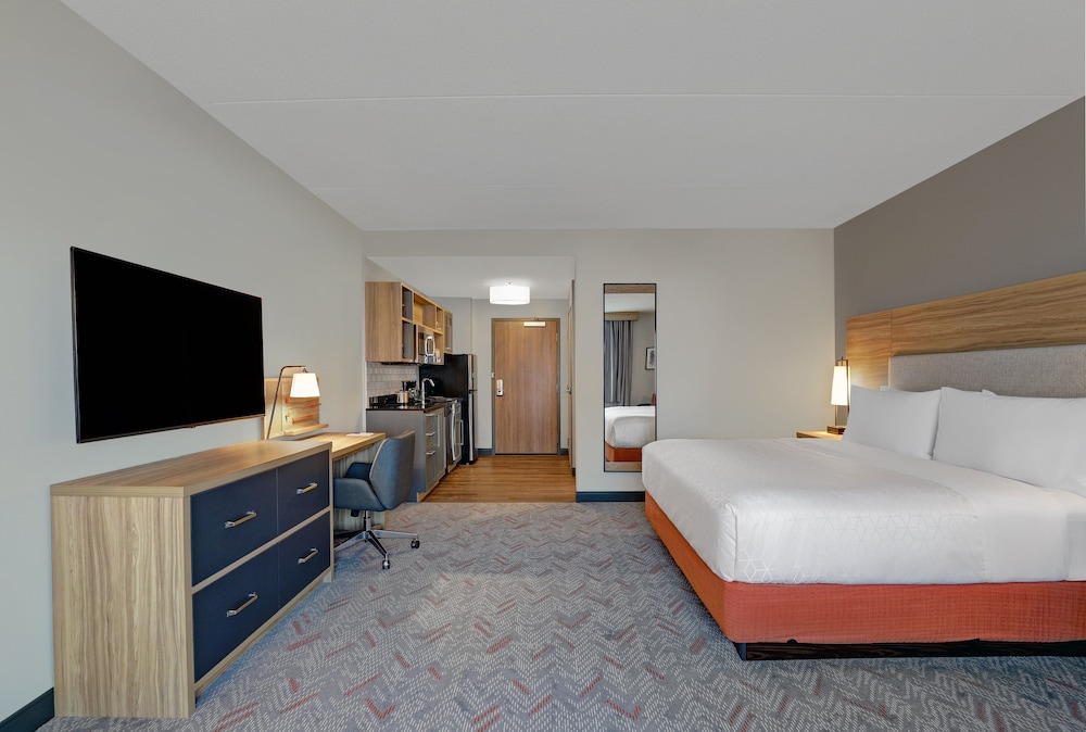 STUDIO, KING BED, SOFA, KITCHEN