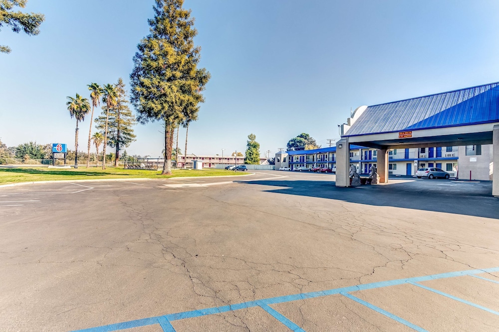 Motel6 Visalia, CA 45/50