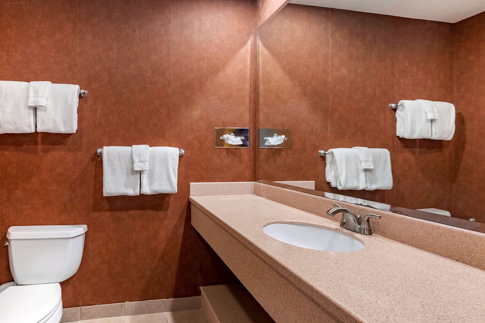 Mountain Edge Suites at Sunapee, an Ascend Collection Hotel 17/69