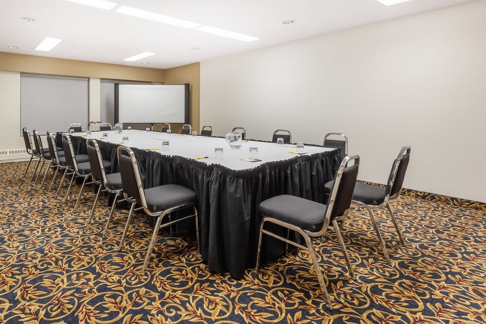 Super 8 by Wyndham Sherwood Park/Edmonton Area 41/46