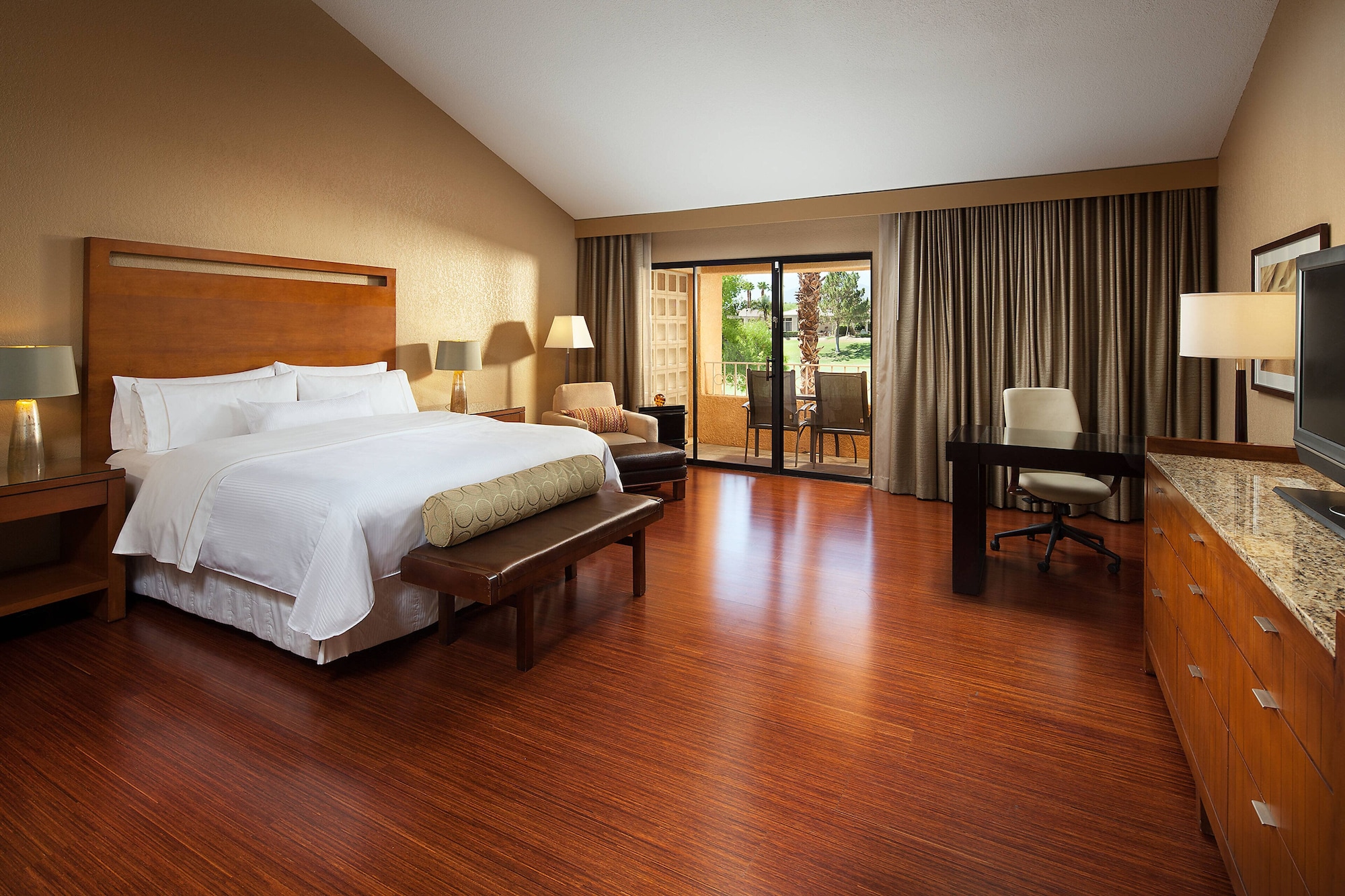 Suite, King Bed, Golf Course View