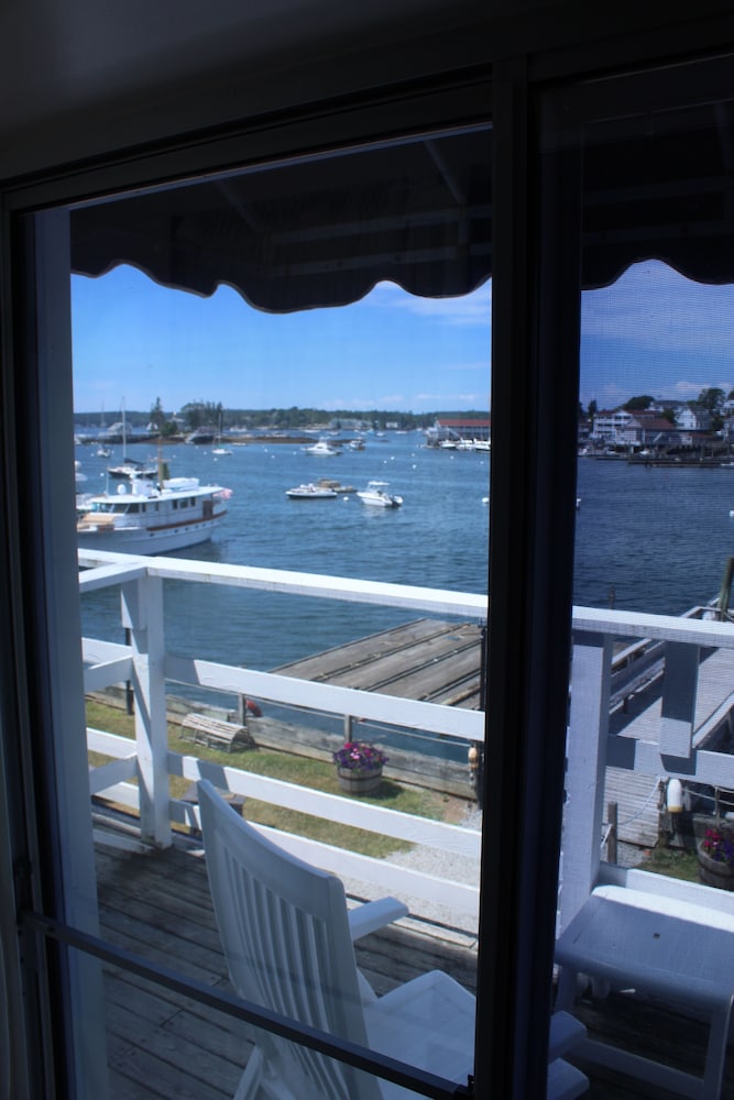 Boothbay Harbor Inn 65/69
