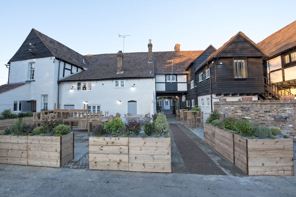The Ostrich Inn 46/50