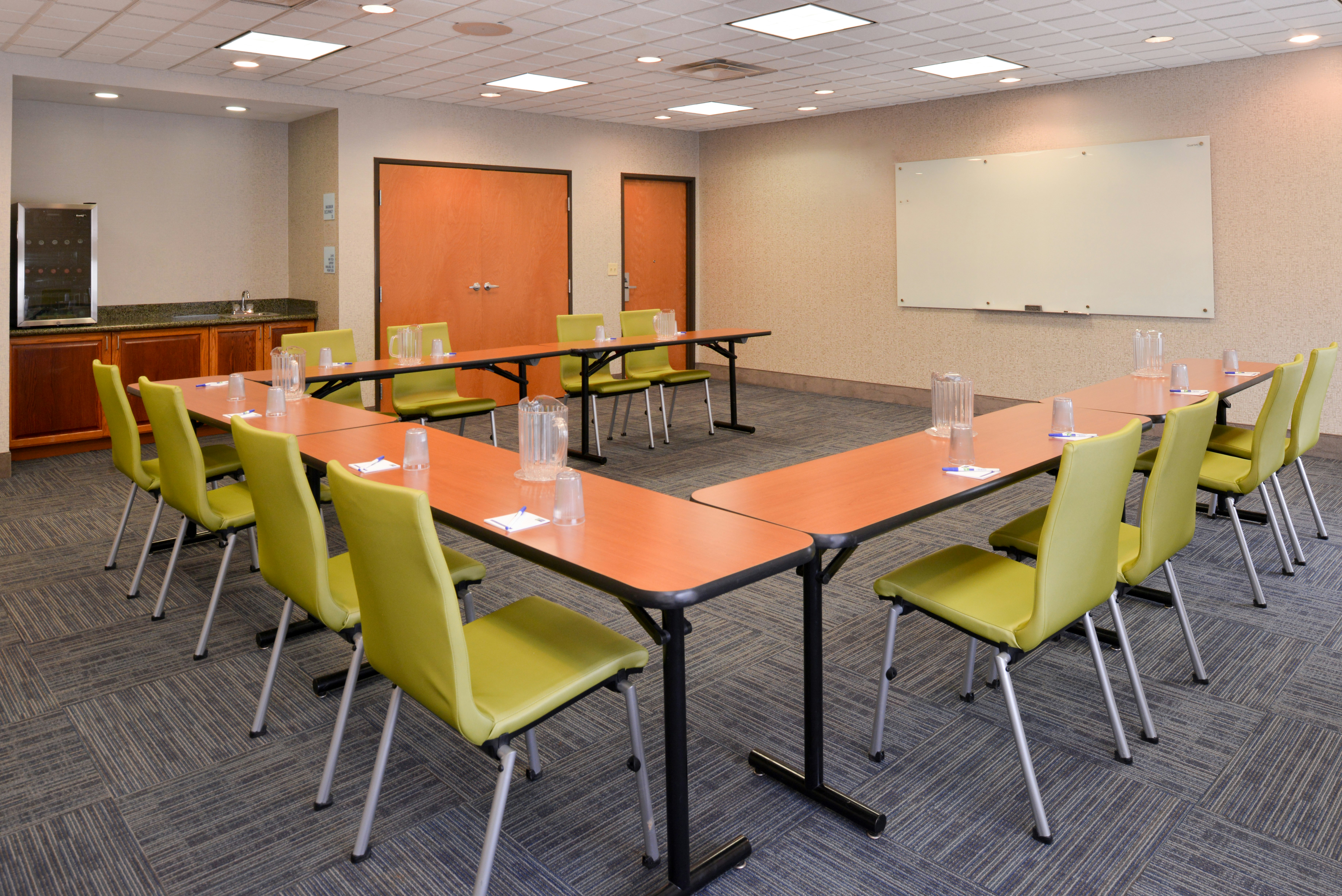 Holiday Inn Express Hotel And Suites Parkersburg Mineral Wells 38/42