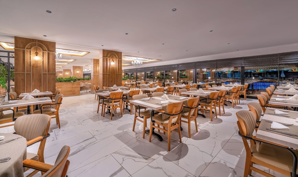 Royal Garden Beach Hotel 33/45