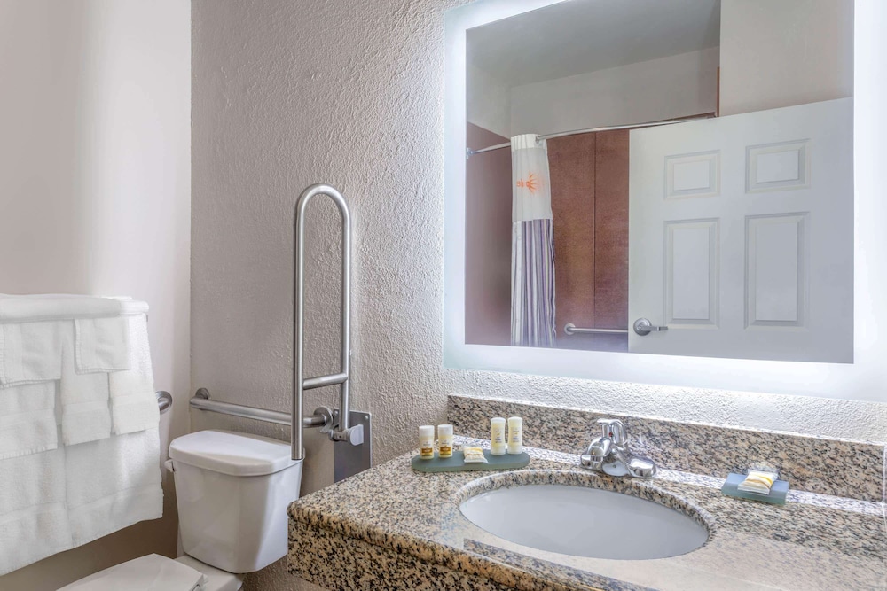 La Quinta Inn & Suites by Wyndham Ely 15/42