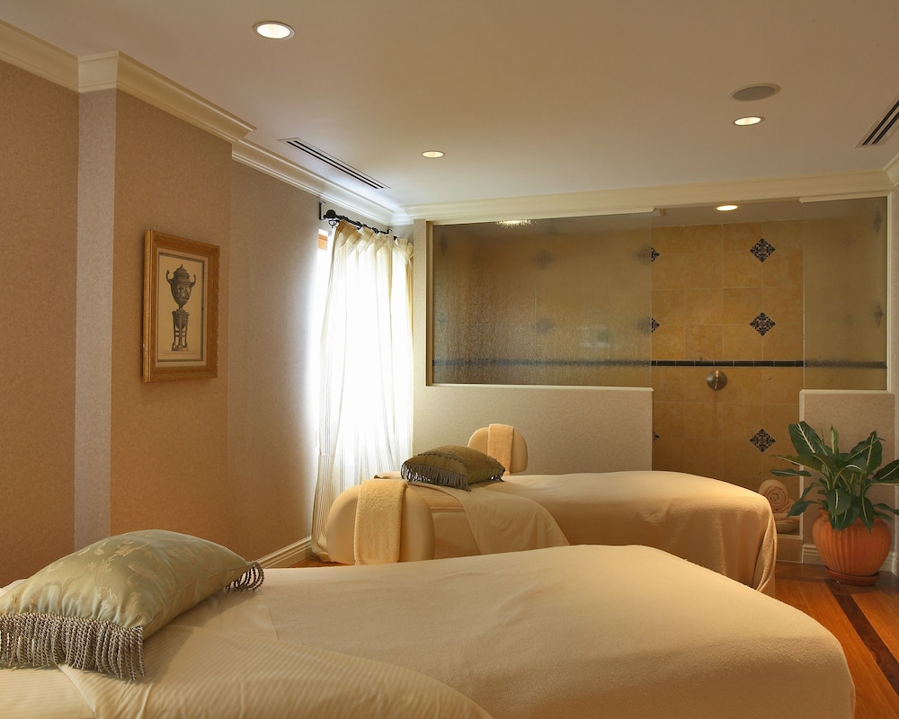 Delamar Greenwich Harbor 19/58