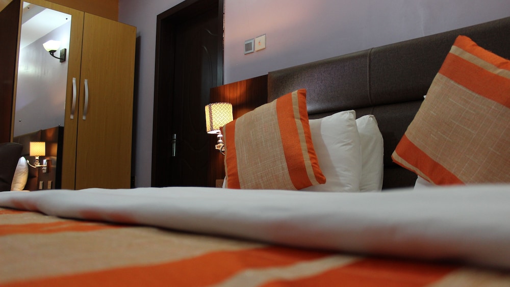 Downtown Royal Hotel 21/50