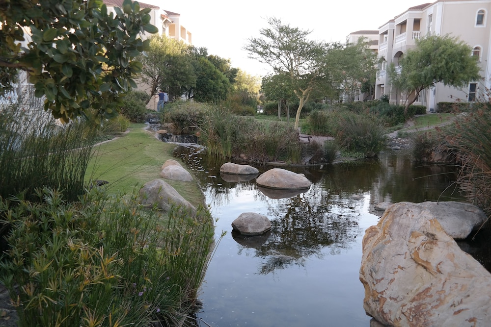Bougain Villas Apartments 24/26