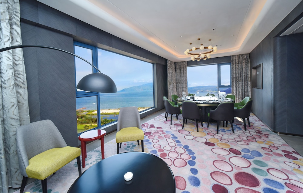 Dolphin Bay Hotel 22/38