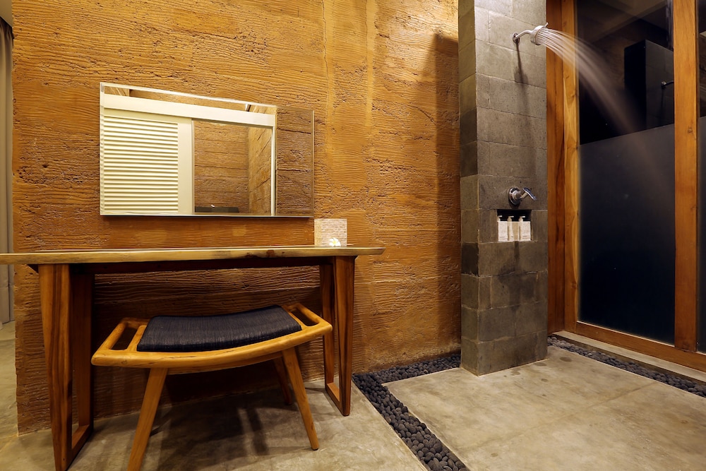 Seven Havens Residence 9/71