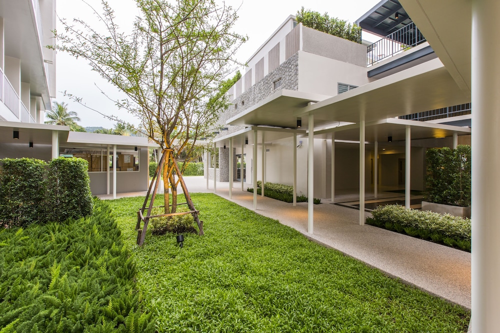 Ramada By Wyndham Phuket Deevana 66/70