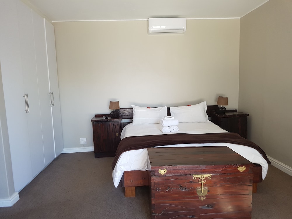 Sand, Standard, Queen Bed