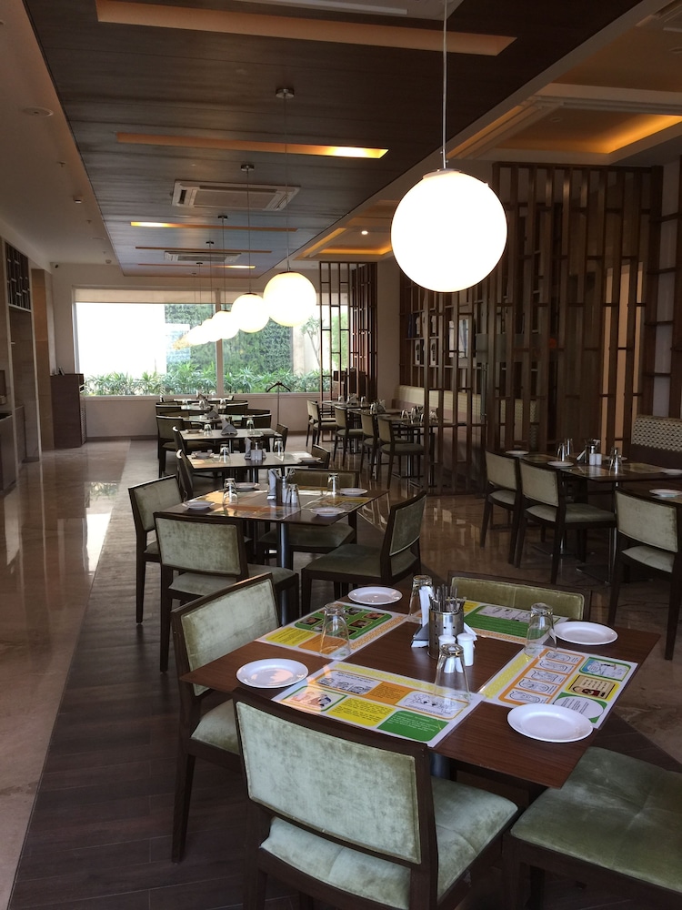 LEMON TREE HOTEL, SECTOR 60, GURUGRAM 48/65
