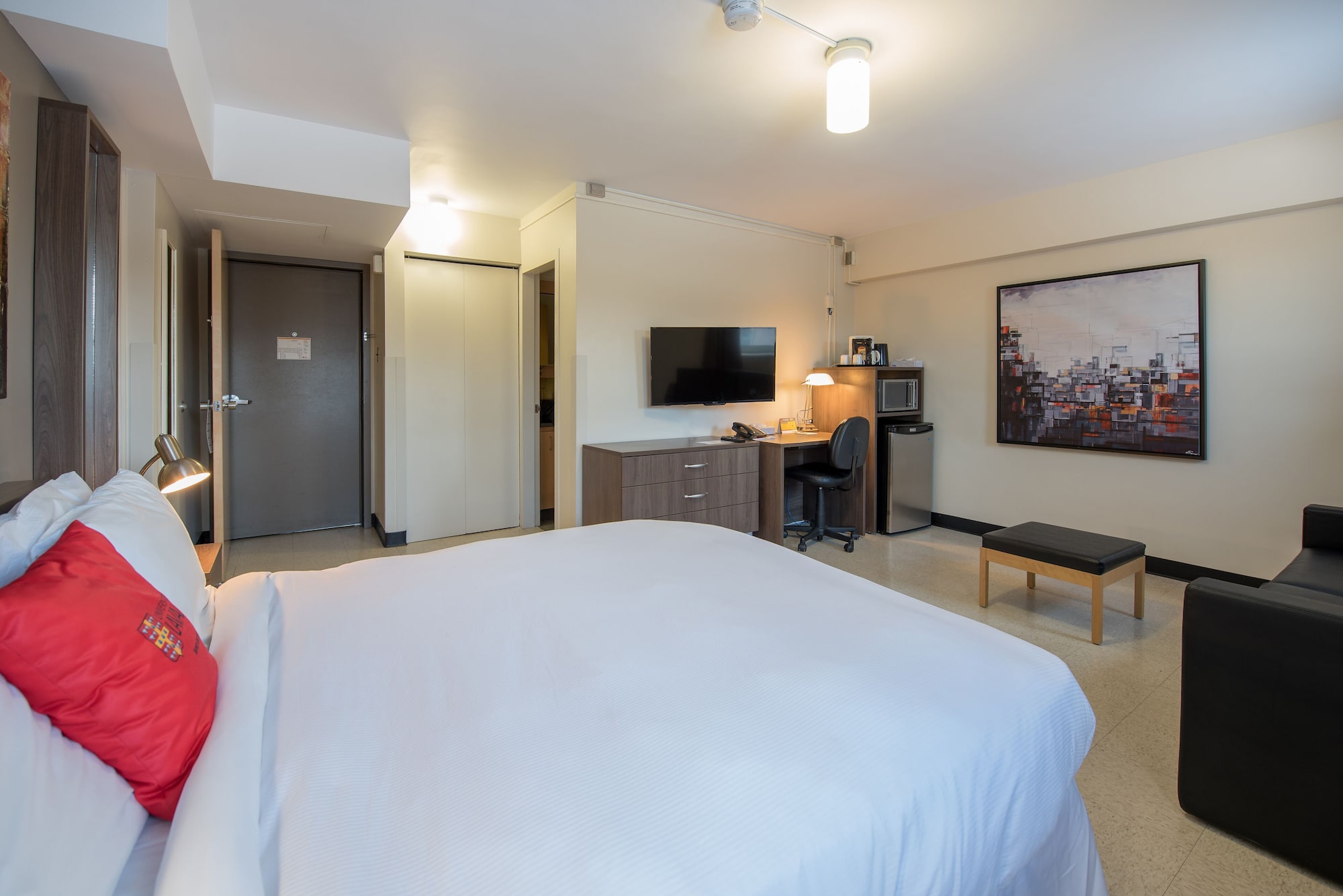 ROOM, QUEEN BED, PRIVATE BATHROOM