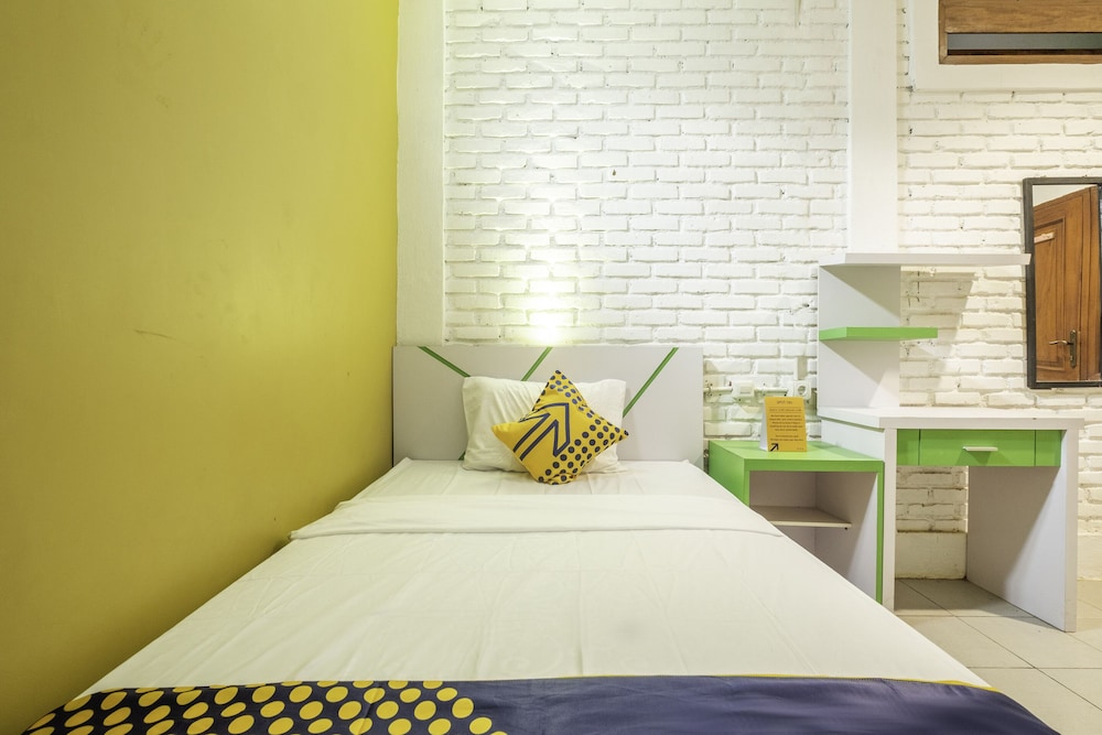 SPOT ON 2080 Rumah Kita Residence 14/40