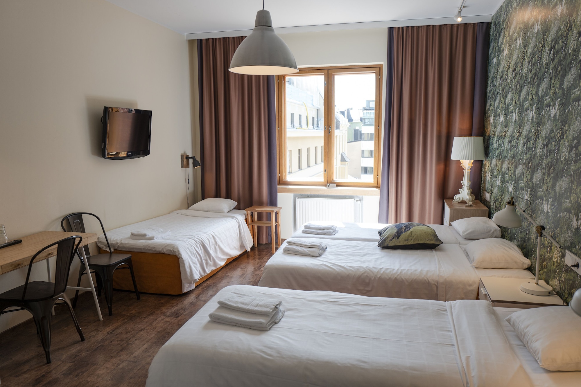 ROOM, QUADRUPLE