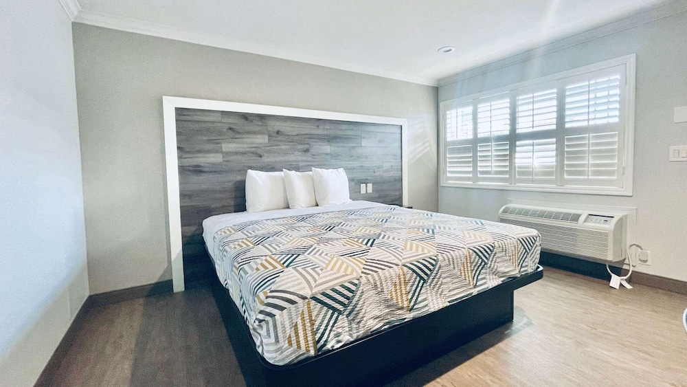 Motel6 Pico Rivera, CA - Los Angeles 24/60