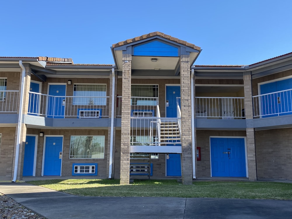 Relax Inn Channelview 5/39